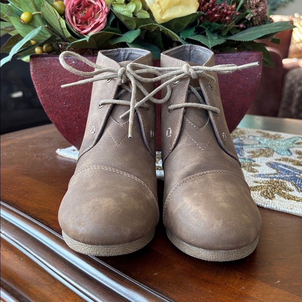 Brand New Natural Reflections Brown Vegan Leather Lace Up Wedge Ankle Boots - Picture 3 of 14